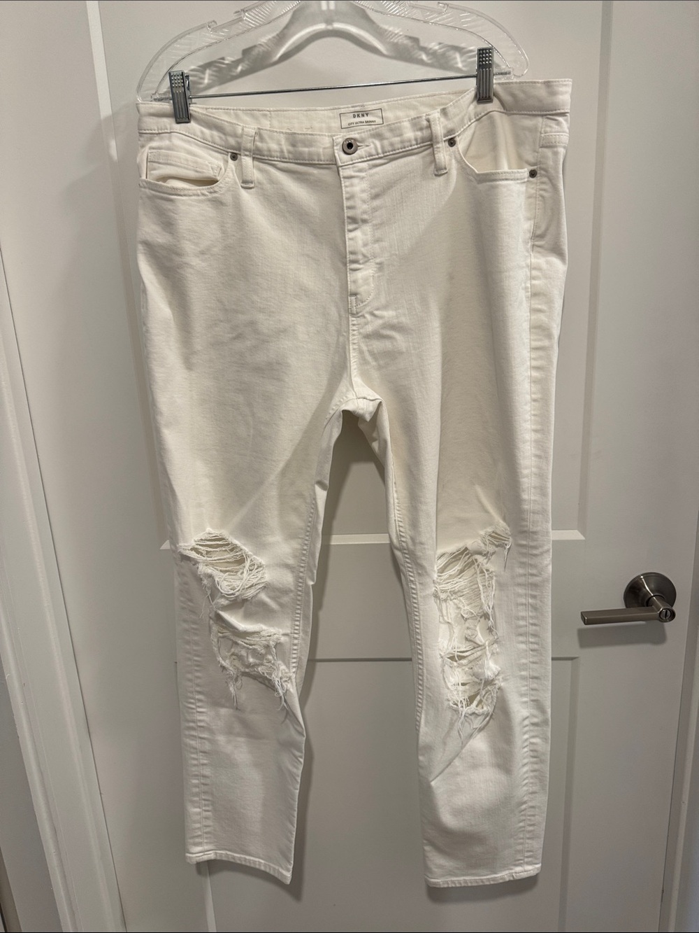 DKNY women’s White Distressed Slim Jeans